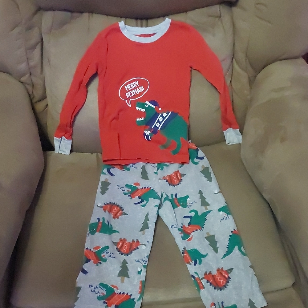 🎄❄️Carter's Red and Gray Dinosaur Pajama Set